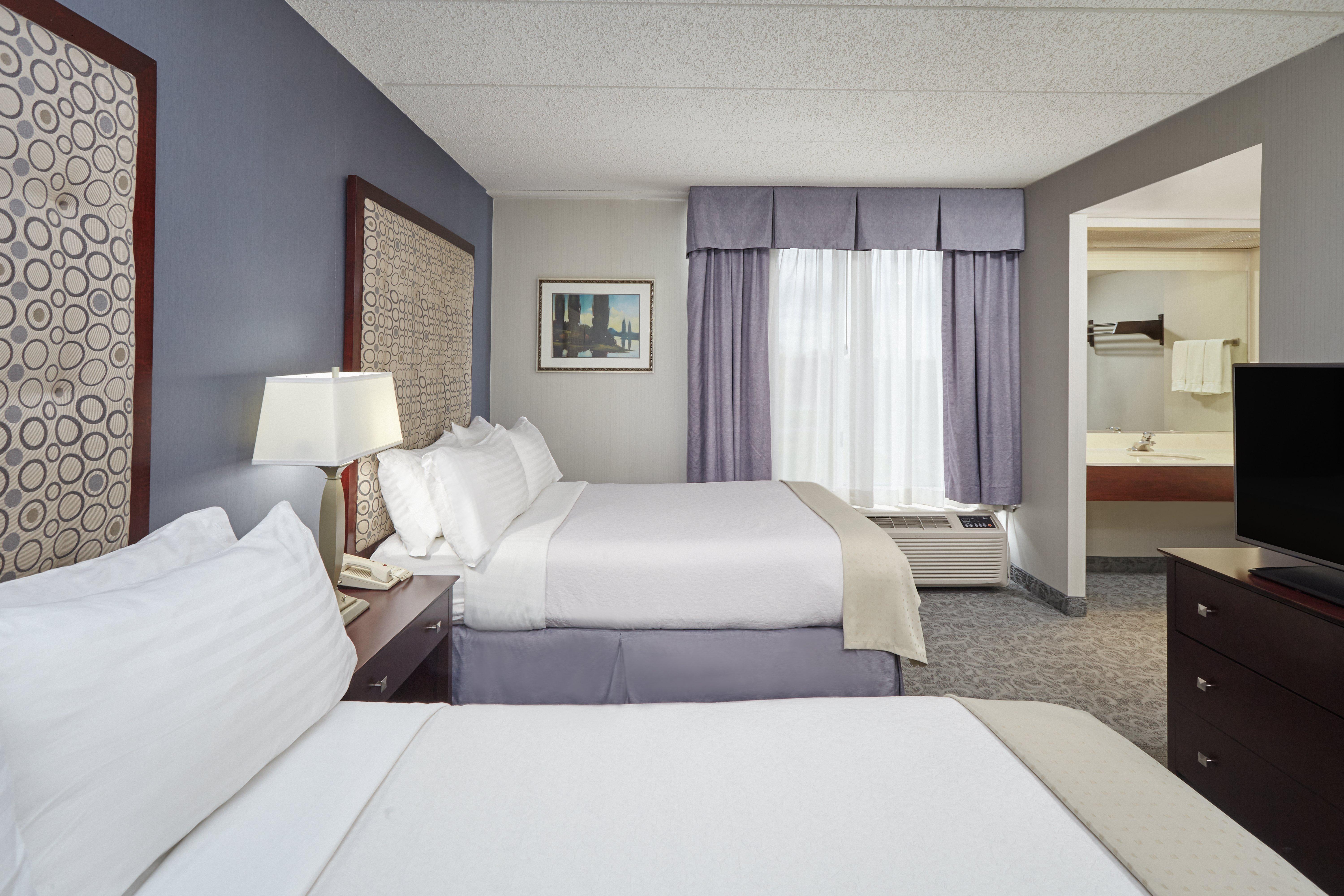 Holiday Inn & Suites Chicago-Carol Stream Wheaton By Ihg Exterior photo