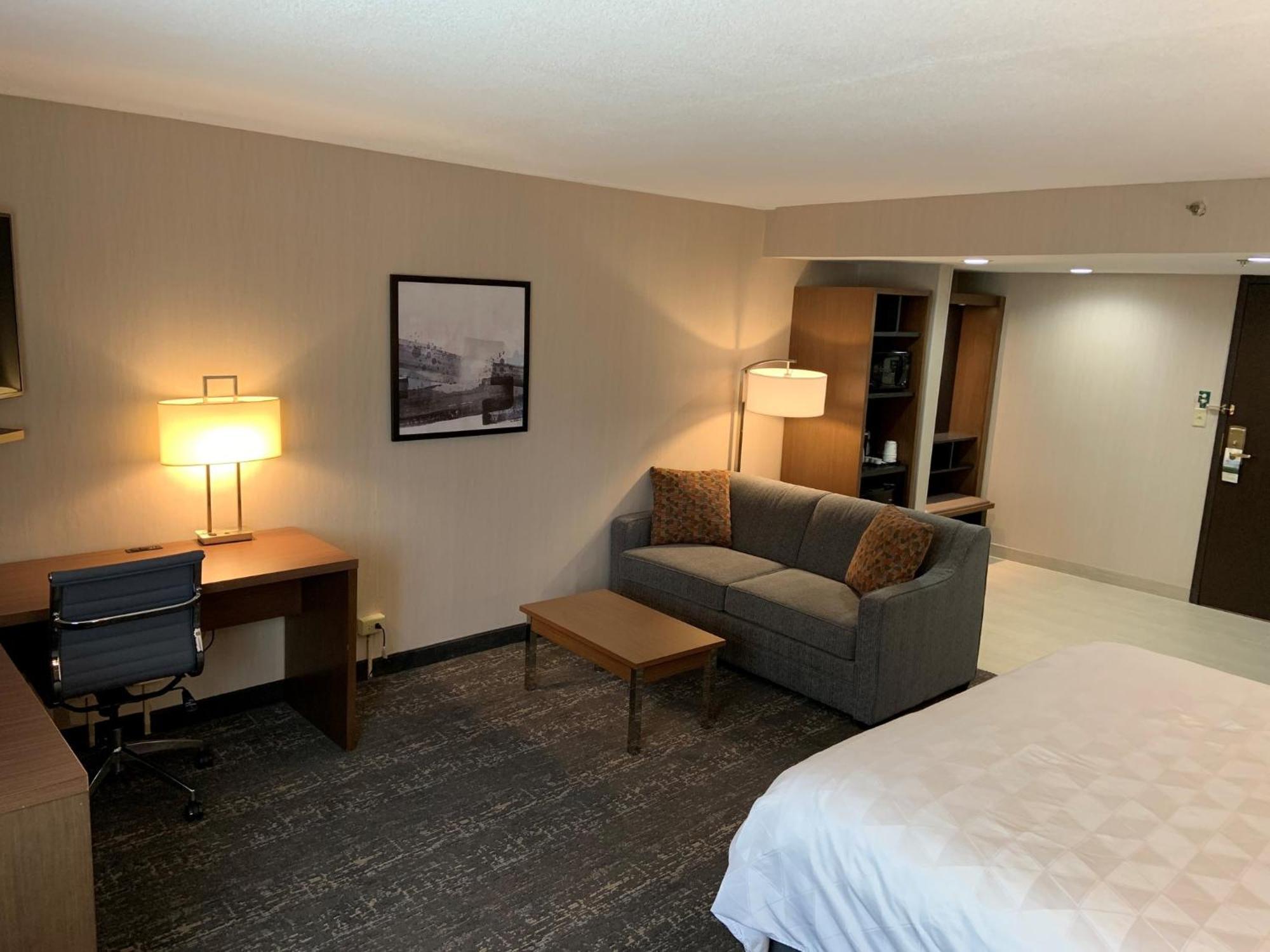 Holiday Inn & Suites Chicago-Carol Stream Wheaton By Ihg Exterior photo